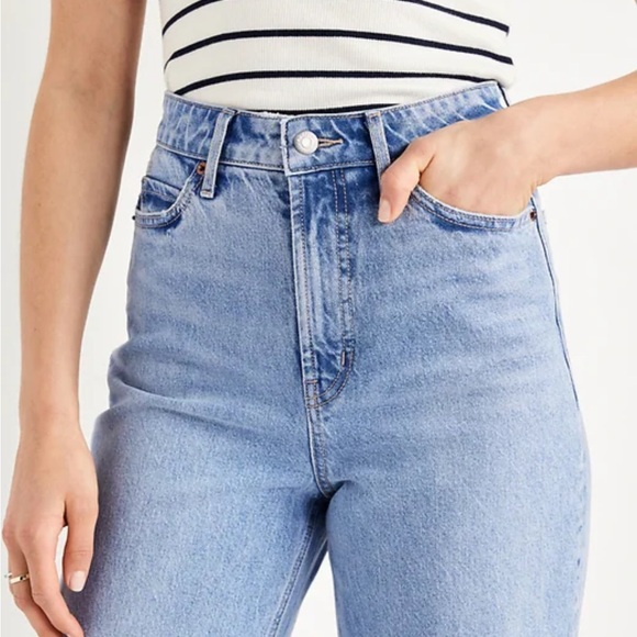 Old Navy Extra High Rise Wide Leg Jeans - Picture 3 of 9